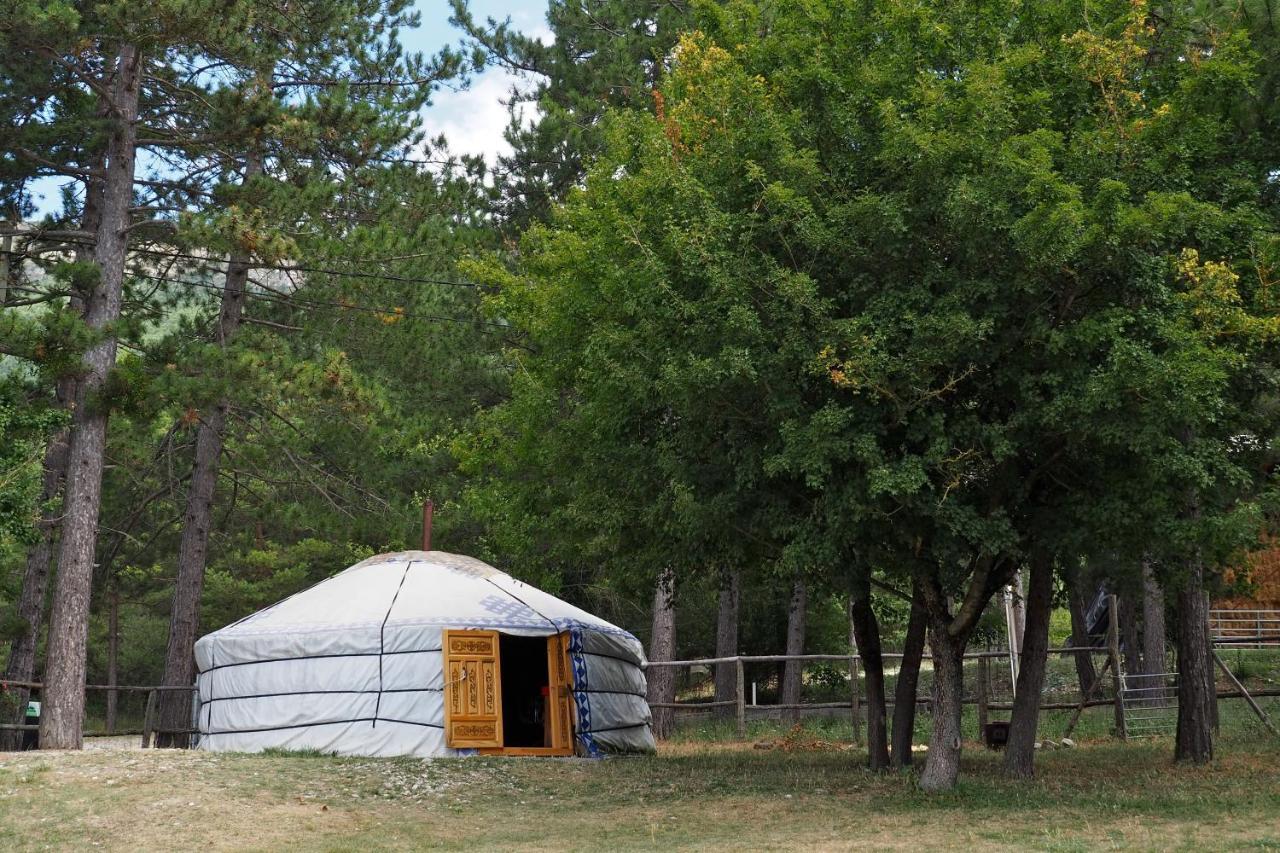 "Verdon Yourtes" Camping A La Ferme Hotel Angles  Exterior photo