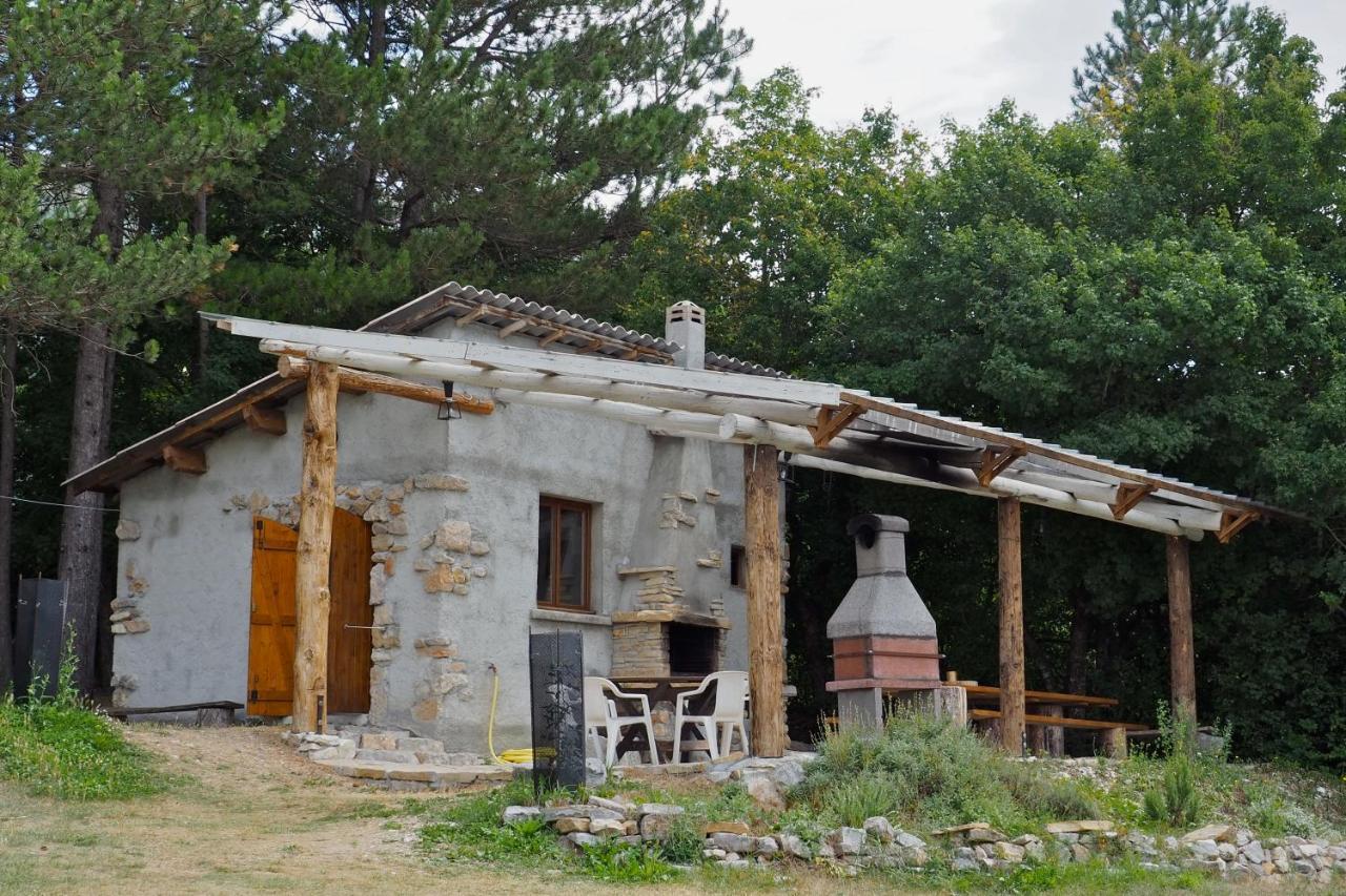 "Verdon Yourtes" Camping A La Ferme Hotel Angles  Exterior photo