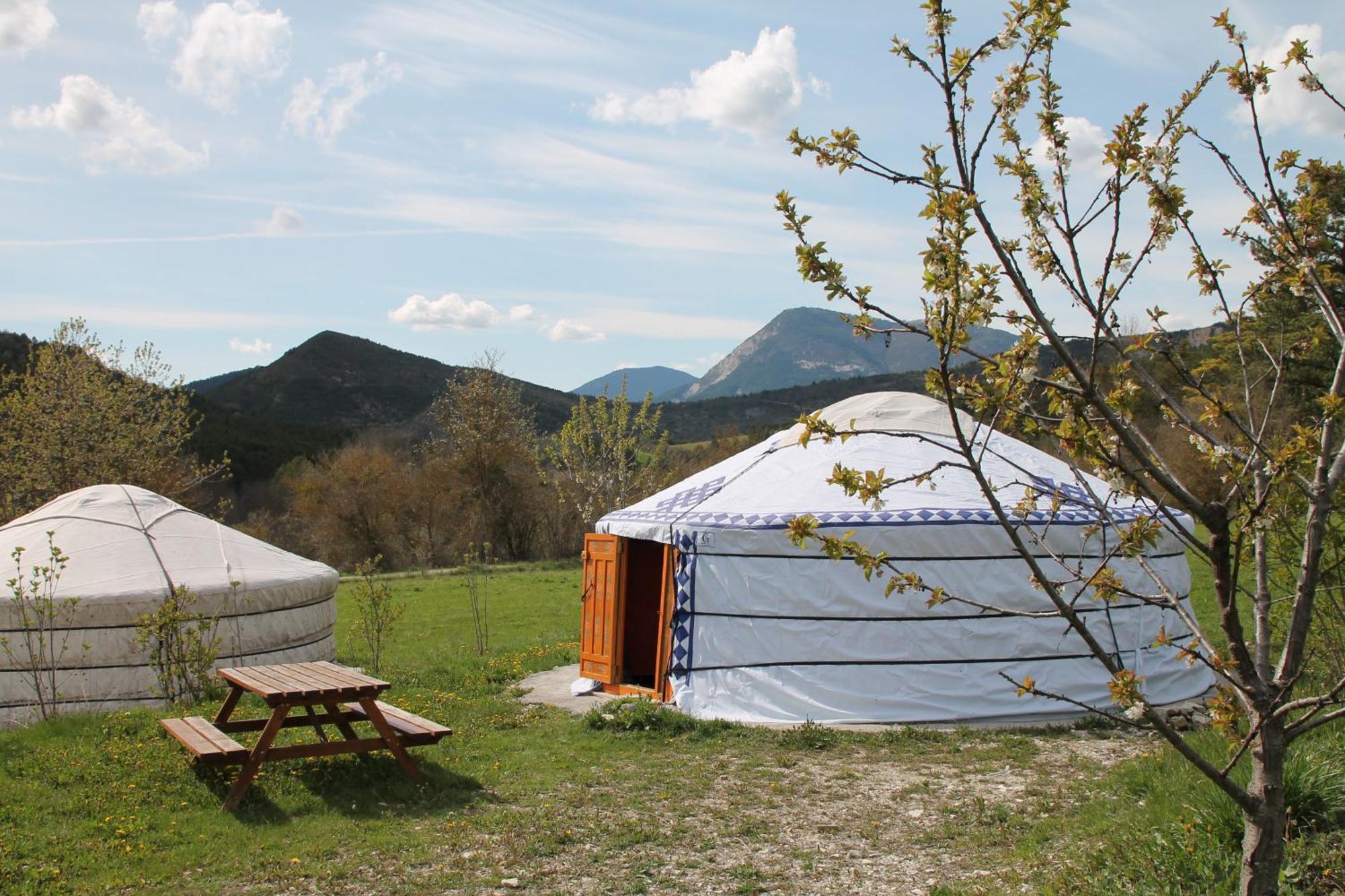 "Verdon Yourtes" Camping A La Ferme Hotel Angles  Exterior photo